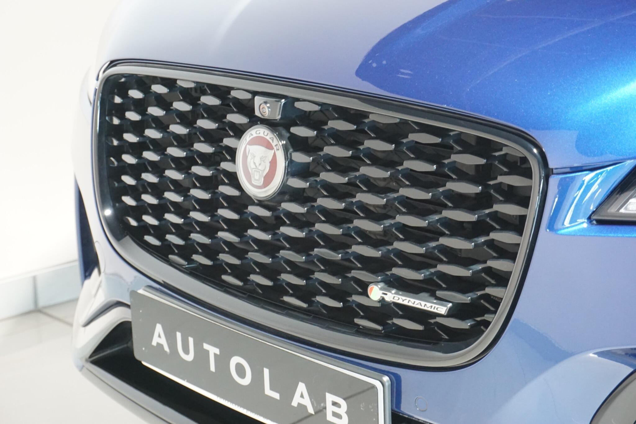Jaguar F-PACE 3.0 D300 MHEV R-Dynamic SE SUV 5dr Diesel Auto AWD Euro 6 (s/s) (300 ps)